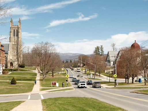 Continua acoso racial en el Williams College: nuevamente camioneta sin identificar grita insultos racistas a estudiantes.