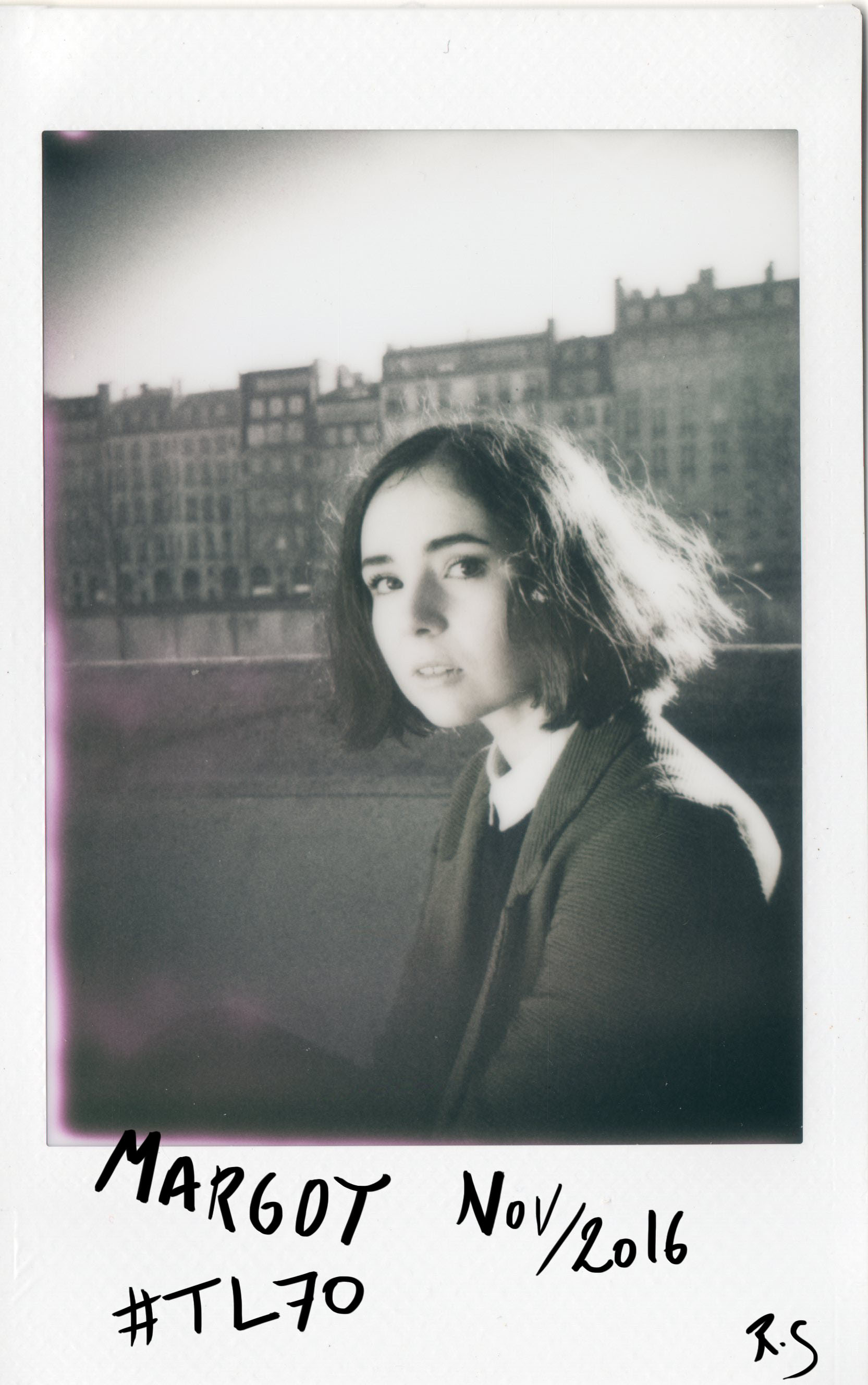 instax009_Margot_Marie_Ménéguz_par_Romain_Sandt___Mint_instaflex_TL70
