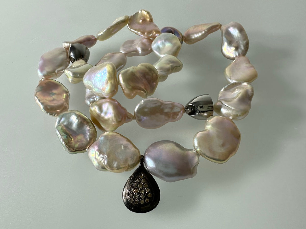 keshi_perlen_collier_handgeknuepft