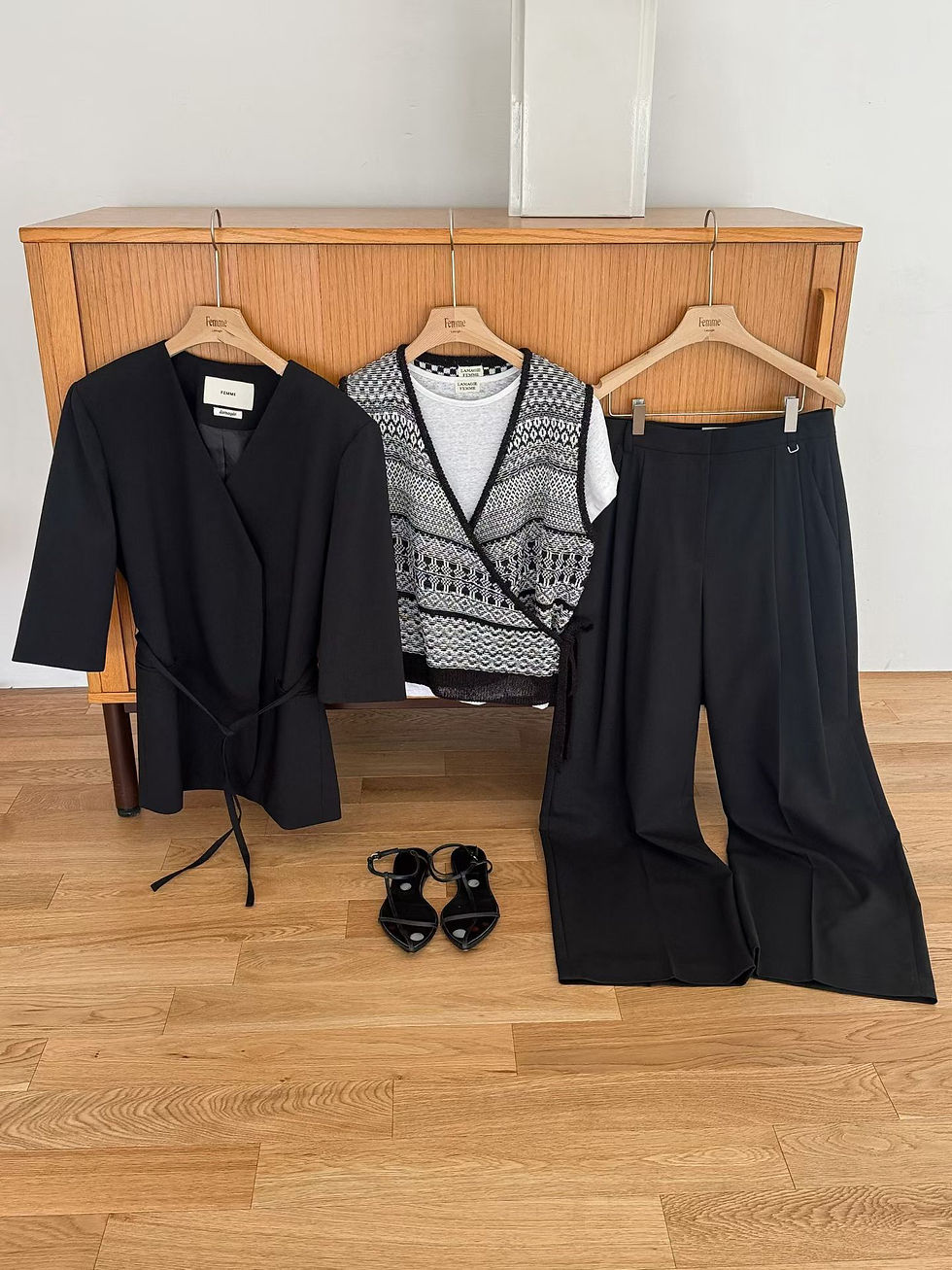 Thumbnail: High waisted belted pleated straight pants 