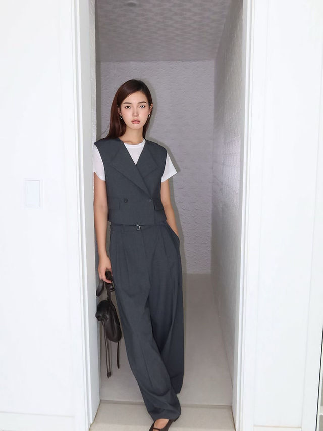 Two way overlapping collar cropped buttoned vest  6