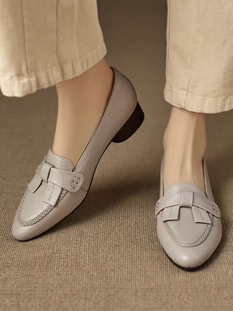 Grain lambskin bow design round heel loafers 3