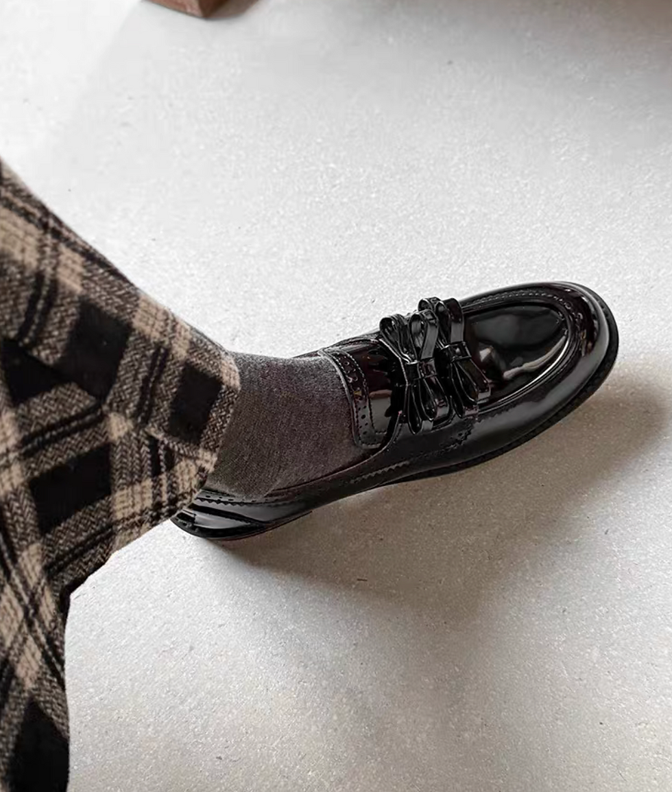 Thumbnail: Double bows oil waxed brushed off calf leather loafers