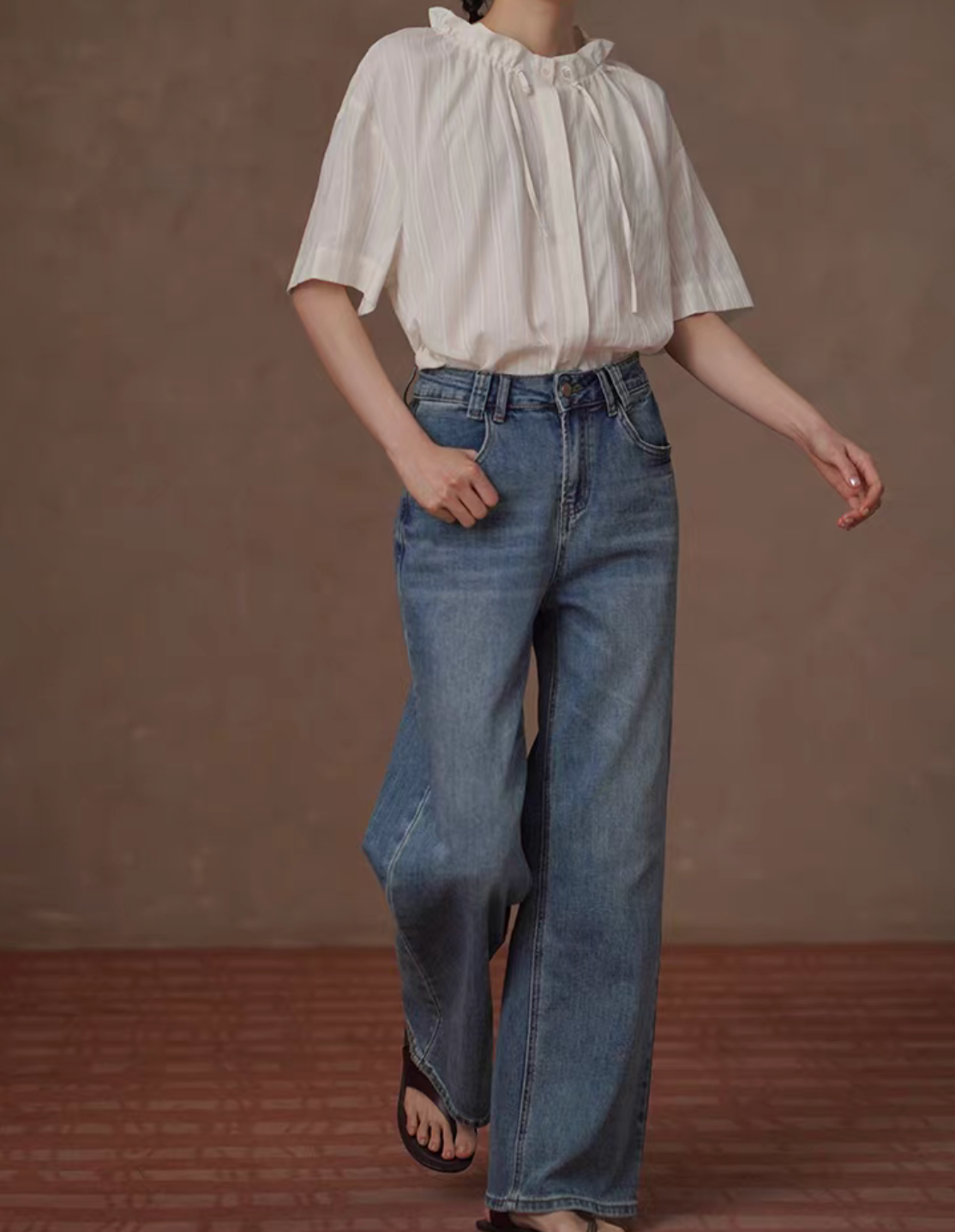 Acid washed retro blue high waisted taper jeans