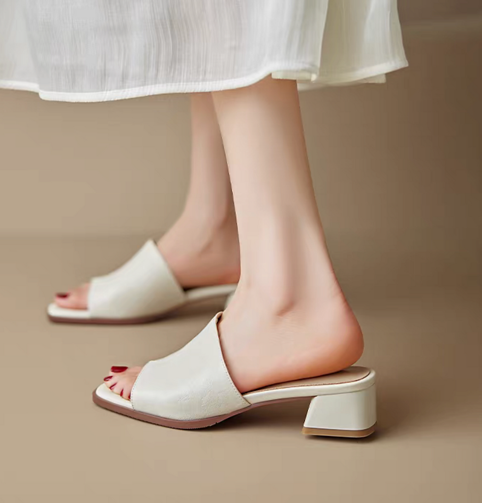 Thumbnail: Chunky heel calf leather slip on sandals