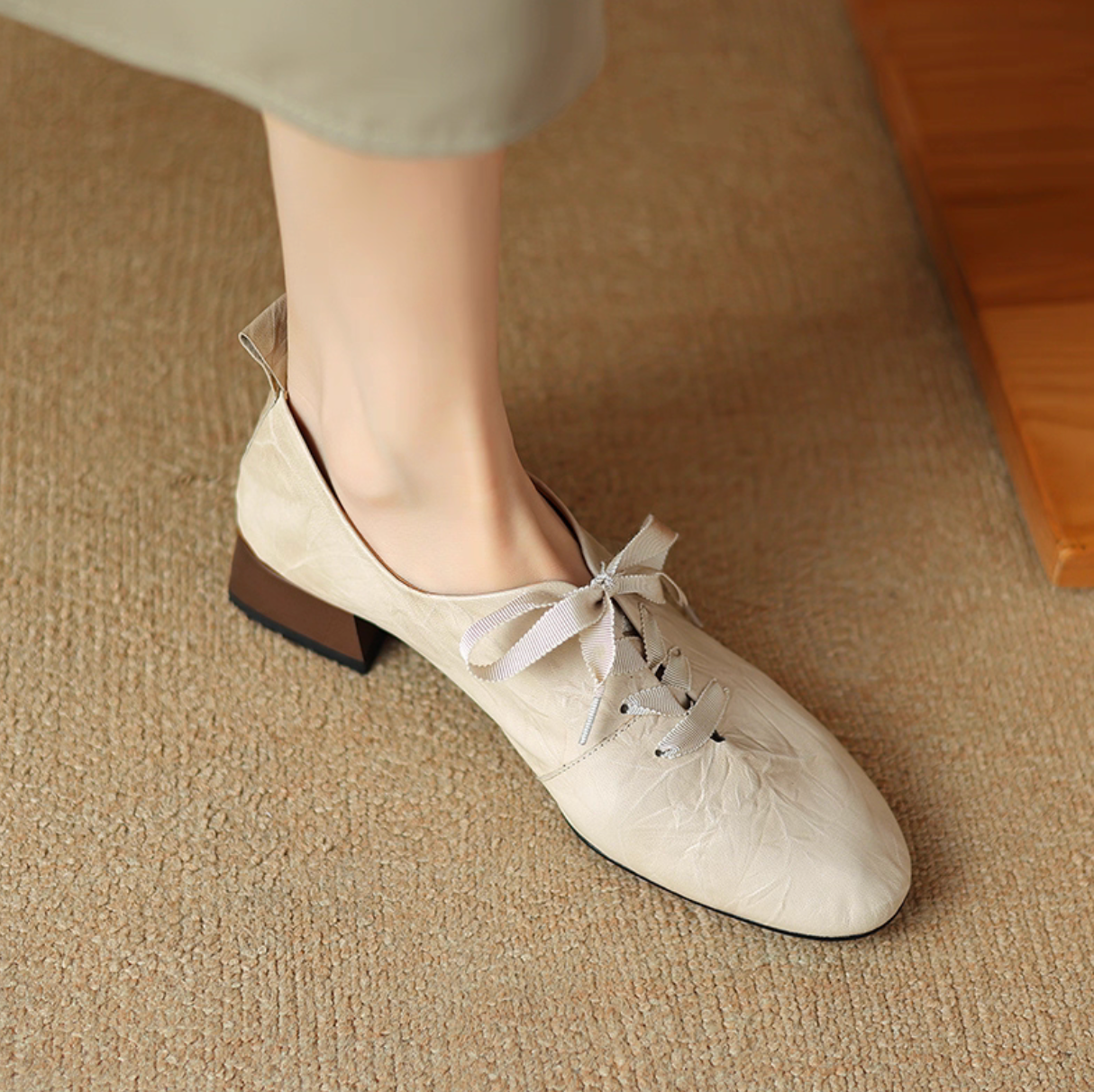 Ruffled oil waxed calf leather wood heel lacing shoes