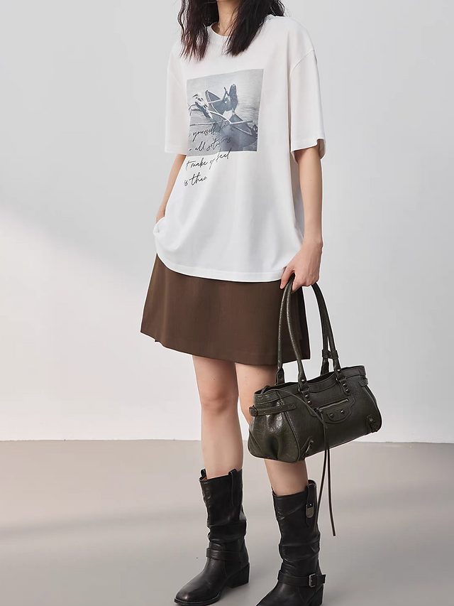 Cursive retro graphic print cotton crewneck mid length tee 5