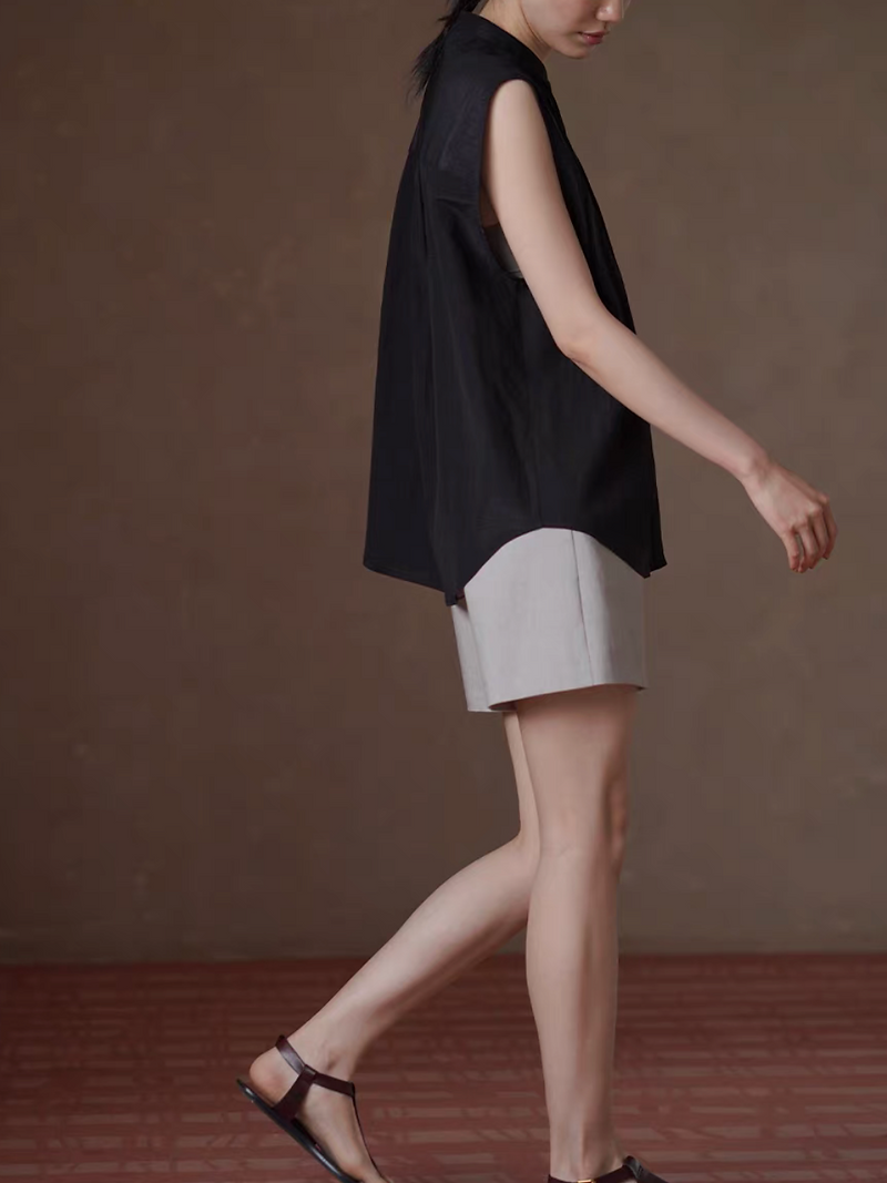 Black pleated poly rayonn crewneck side slit vest 6