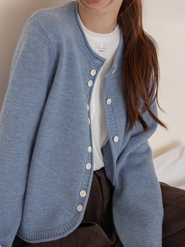 Wavy roll trimmed crewneck buttoned extra fine wool nylon knitted cardigan