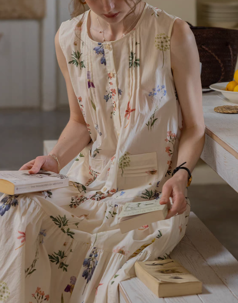 Thumbnail: Cotton floral pleated sleeveless maxi dress