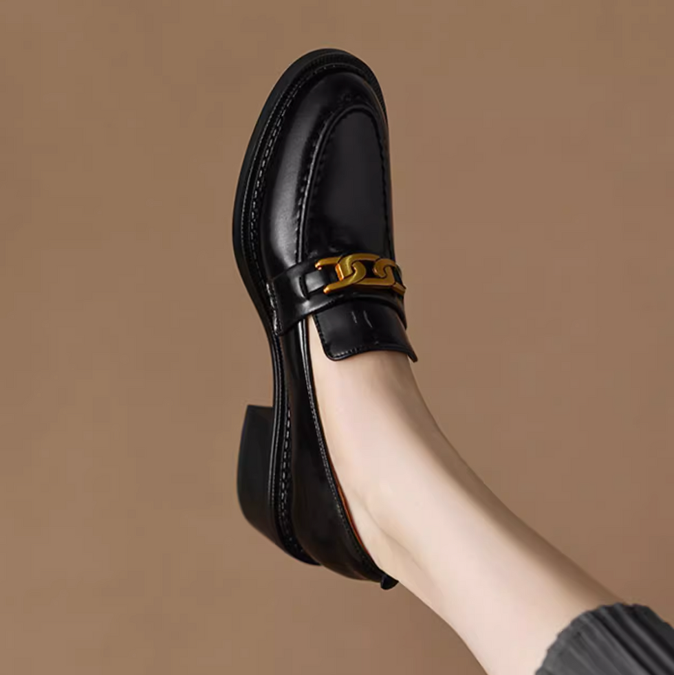 Thumbnail: Metal loop calf leather contour loafers