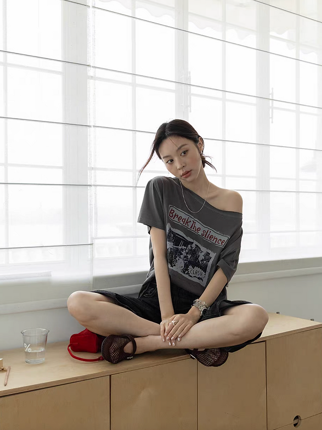 One shoulder digital print cotton rayon tee 7