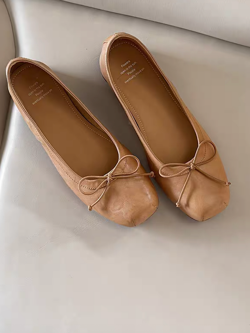 Lambskin brushed off pleats ribbon round heel flats 4