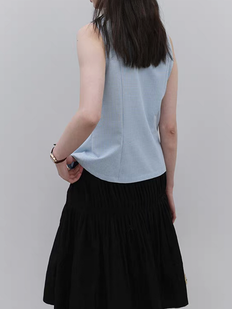 Crewneck buttoned wavy trim blue checker vest 9