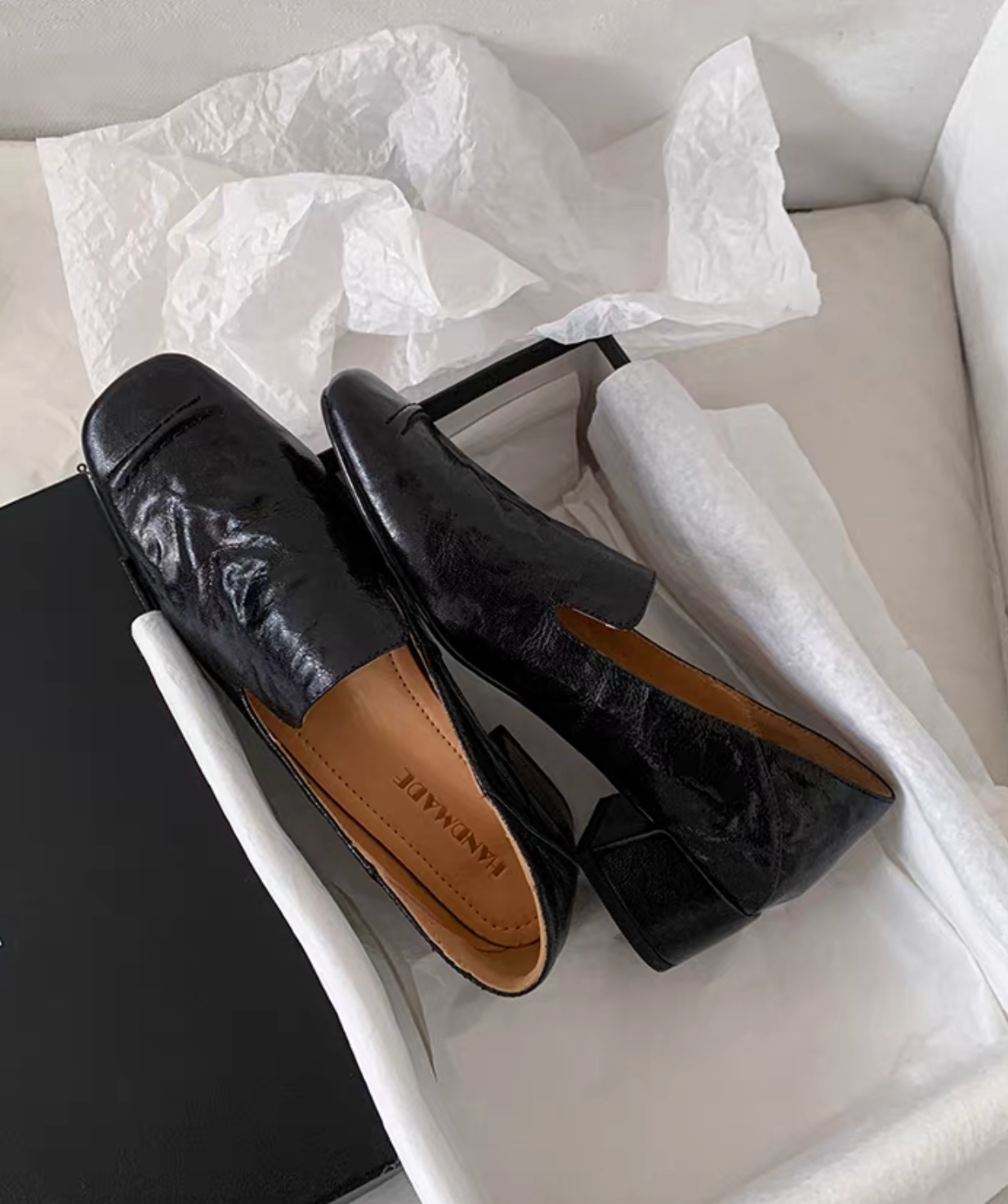 Oil waxed lambskin contour square toe loafers