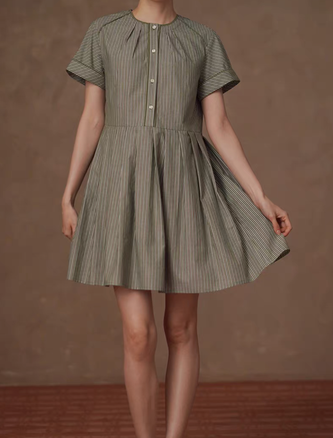 Green striped crewneck buttoned pure cotton midi dress
