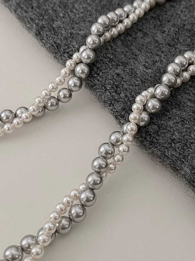 Thumbnail: Overlay ivory grey plastic beads necklace 
