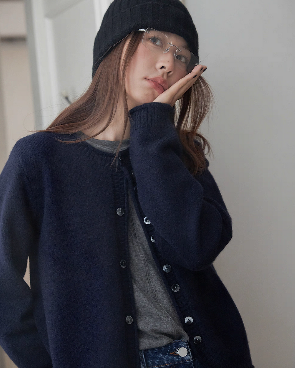 Thumbnail: Wavy roll trimmed crewneck buttoned extra fine wool nylon knitted cardig