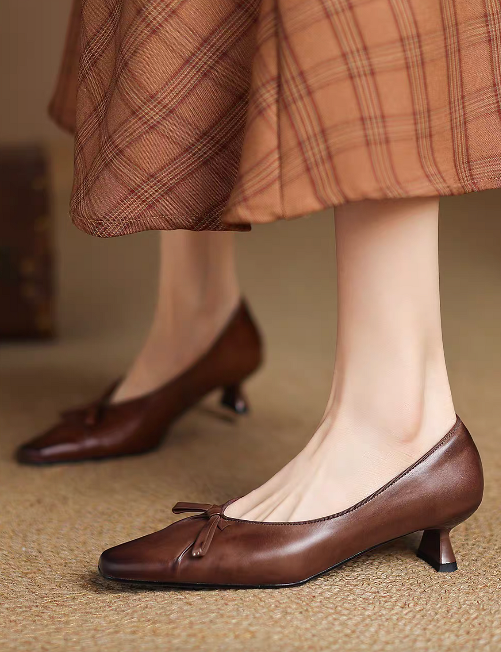 Thumbnail: Calf leather brushed off ribbon stilettos