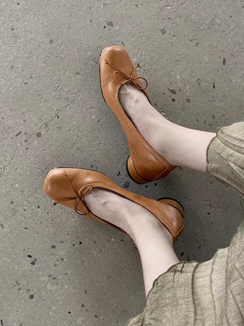 Lambskin brushed off pleats ribbon round heel flats 10