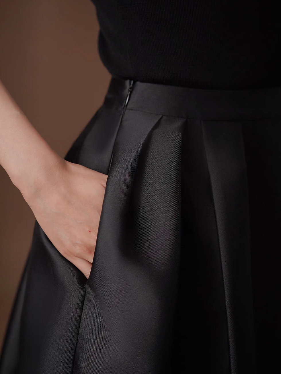 Thumbnail: Poly satin onyx black pleated table skirt