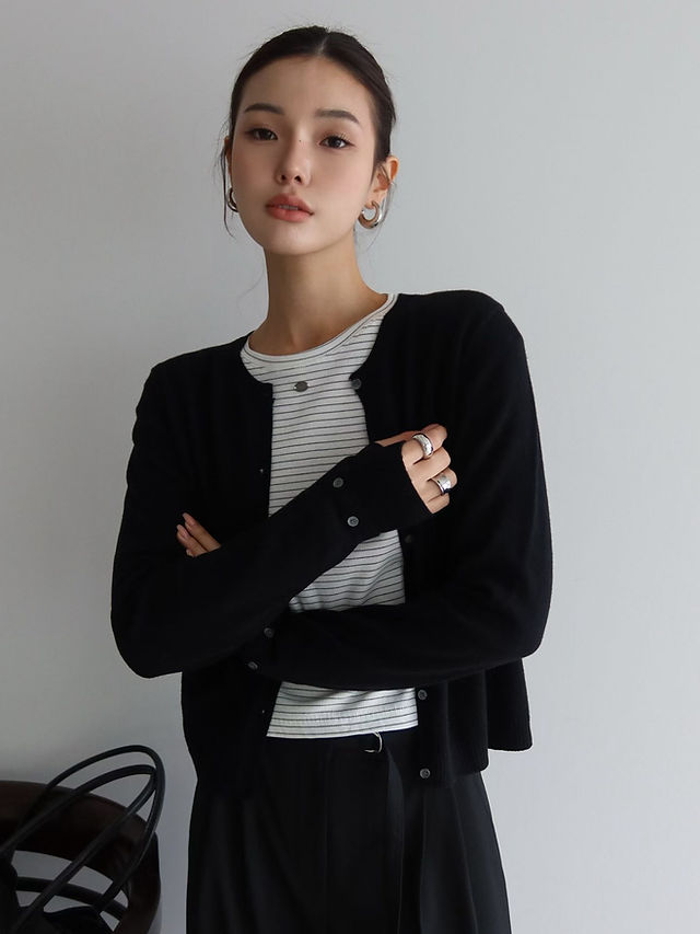 Super fine merino wool buttoned crewneck cardigan  12