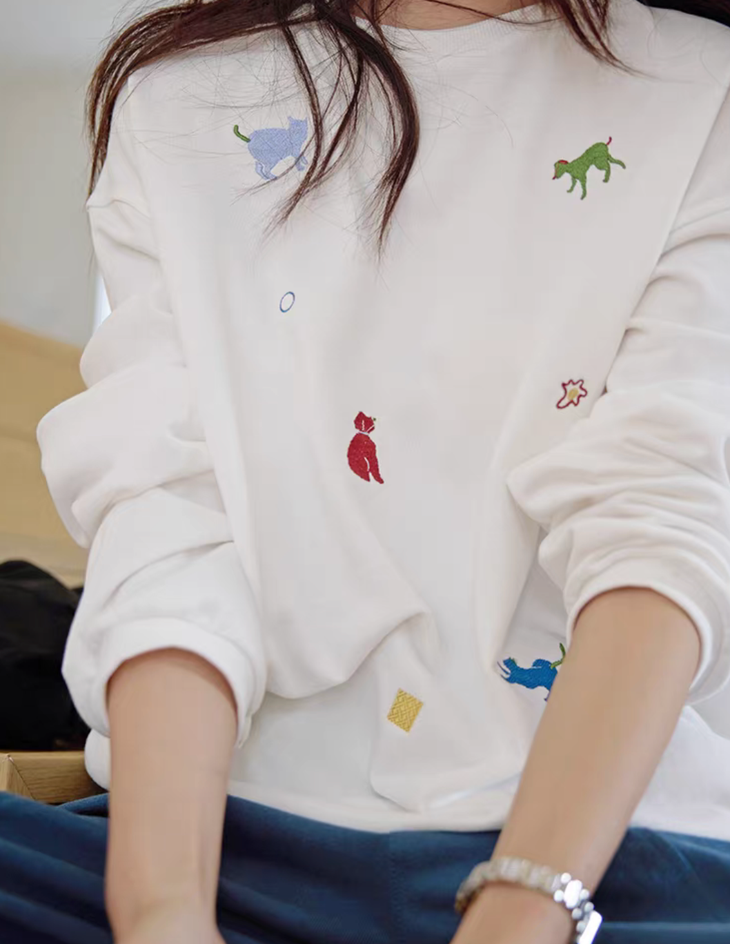 Embroidered kittens doggos white cotton sweater