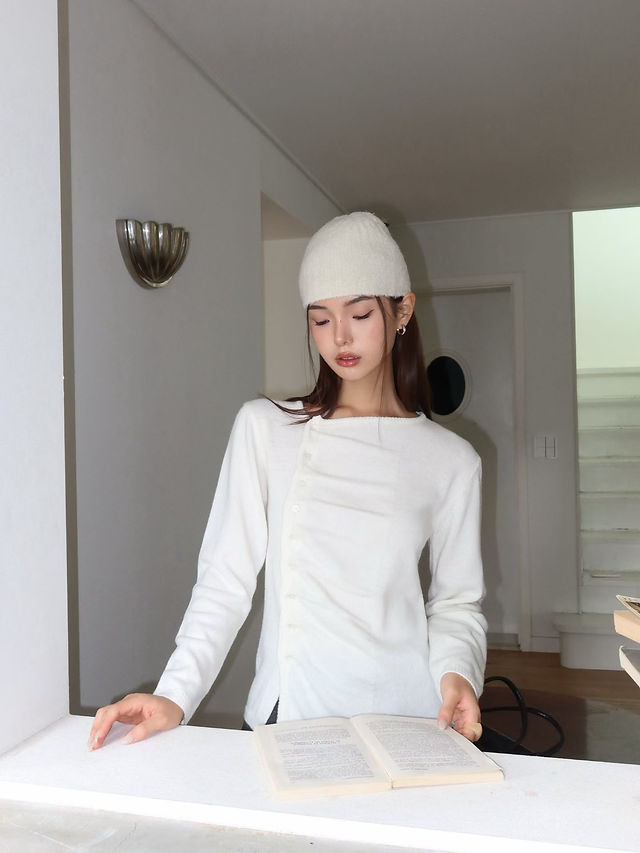 Asymmetric pleated super fine wool nylon knitted cardigan  15
