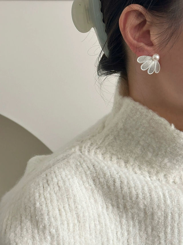 Alloy plastic pearl floral engraved 925 silver earrings  3