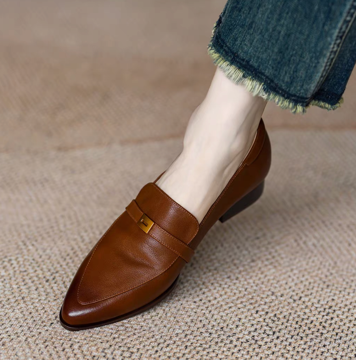 Calf leather pointy penny saver metal plate brushed off loafers
