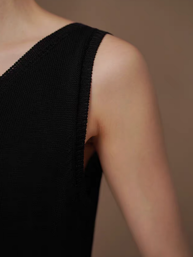 Poly acrylic knitted wavy trim black buttoned V neck vest 5