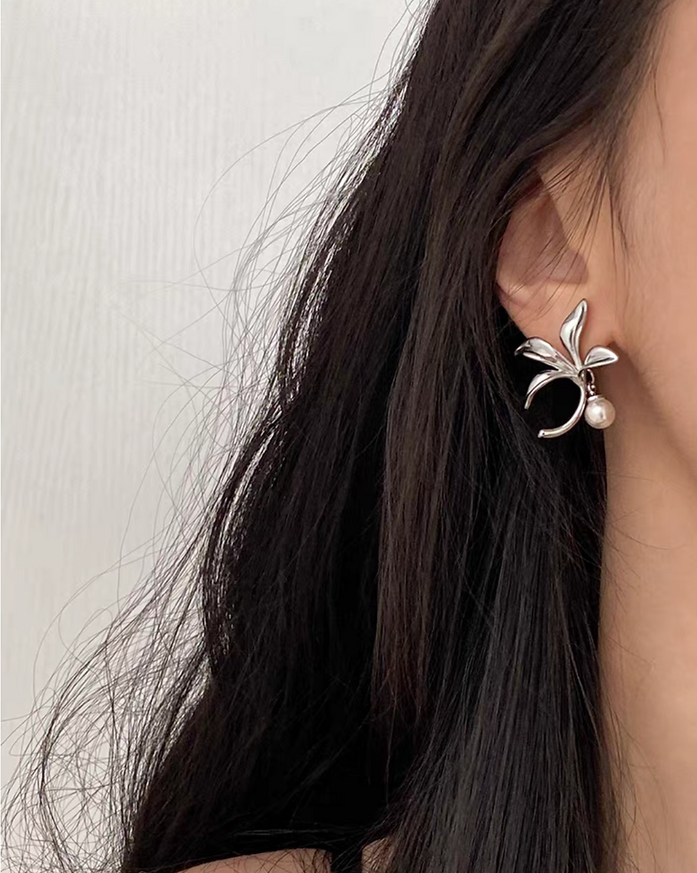Thumbnail: 925 Silver lily alloy plastic pearl earrings
