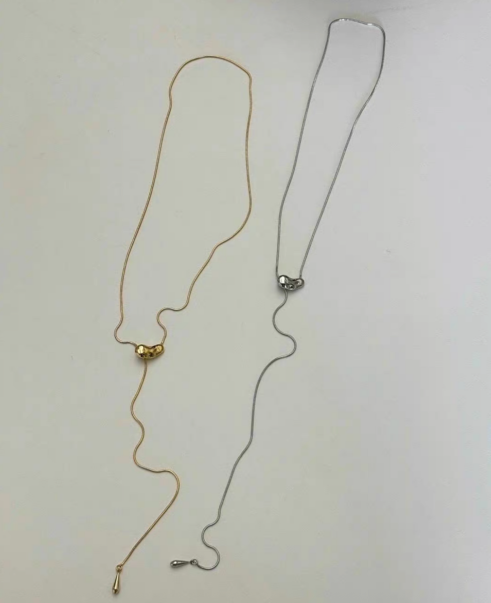 Thumbnail: 925 Silver adjustable neckline engraved necklace