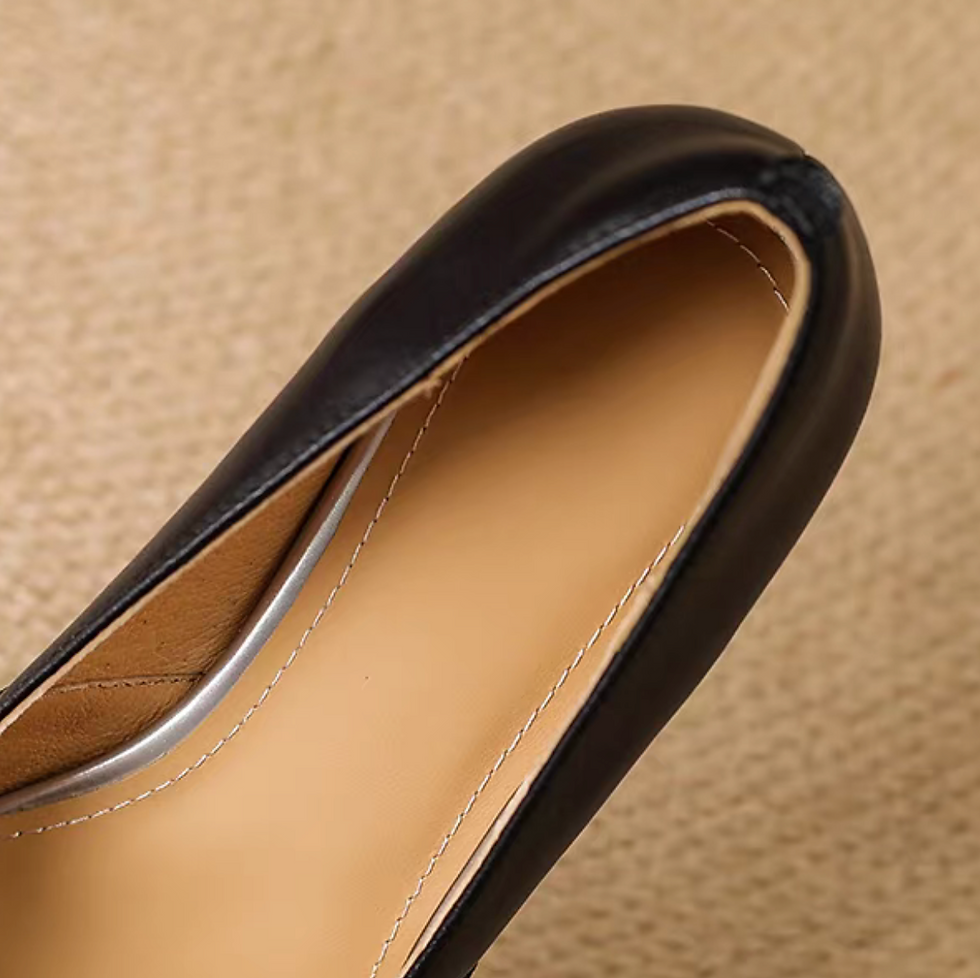 Thumbnail: Bicolor lambskin suede weaved pointy shoes