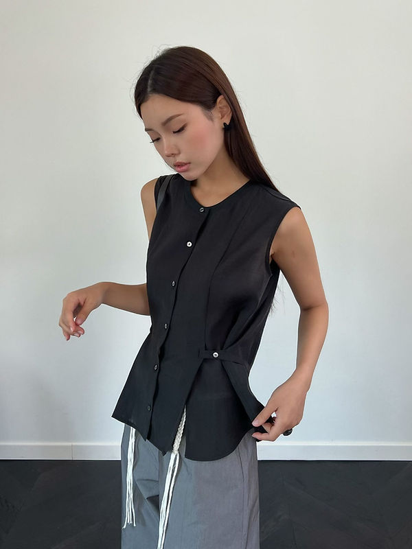 Summer wool poly lyocell sheer side buttoned slit belted detailed vest 