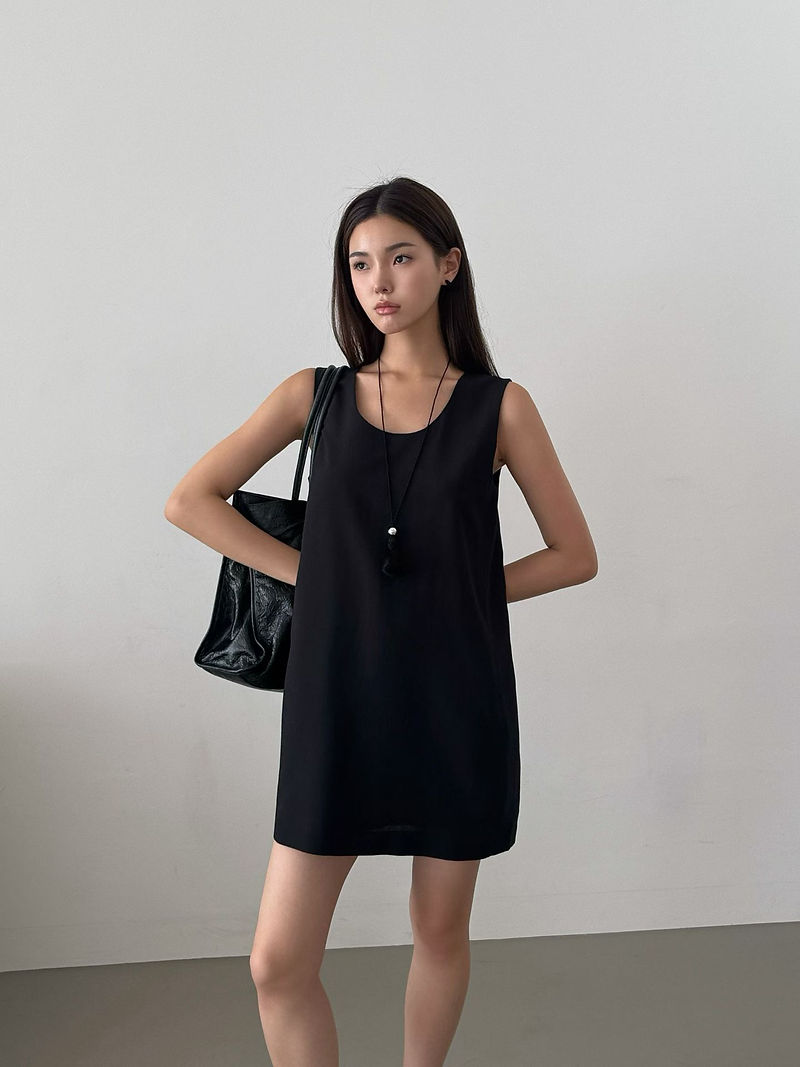 Linen poly cotton belted U neck midi sleeveless dress 2