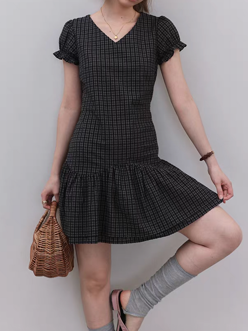 Charcoal black checker V neck puff sleeves midi dress 7