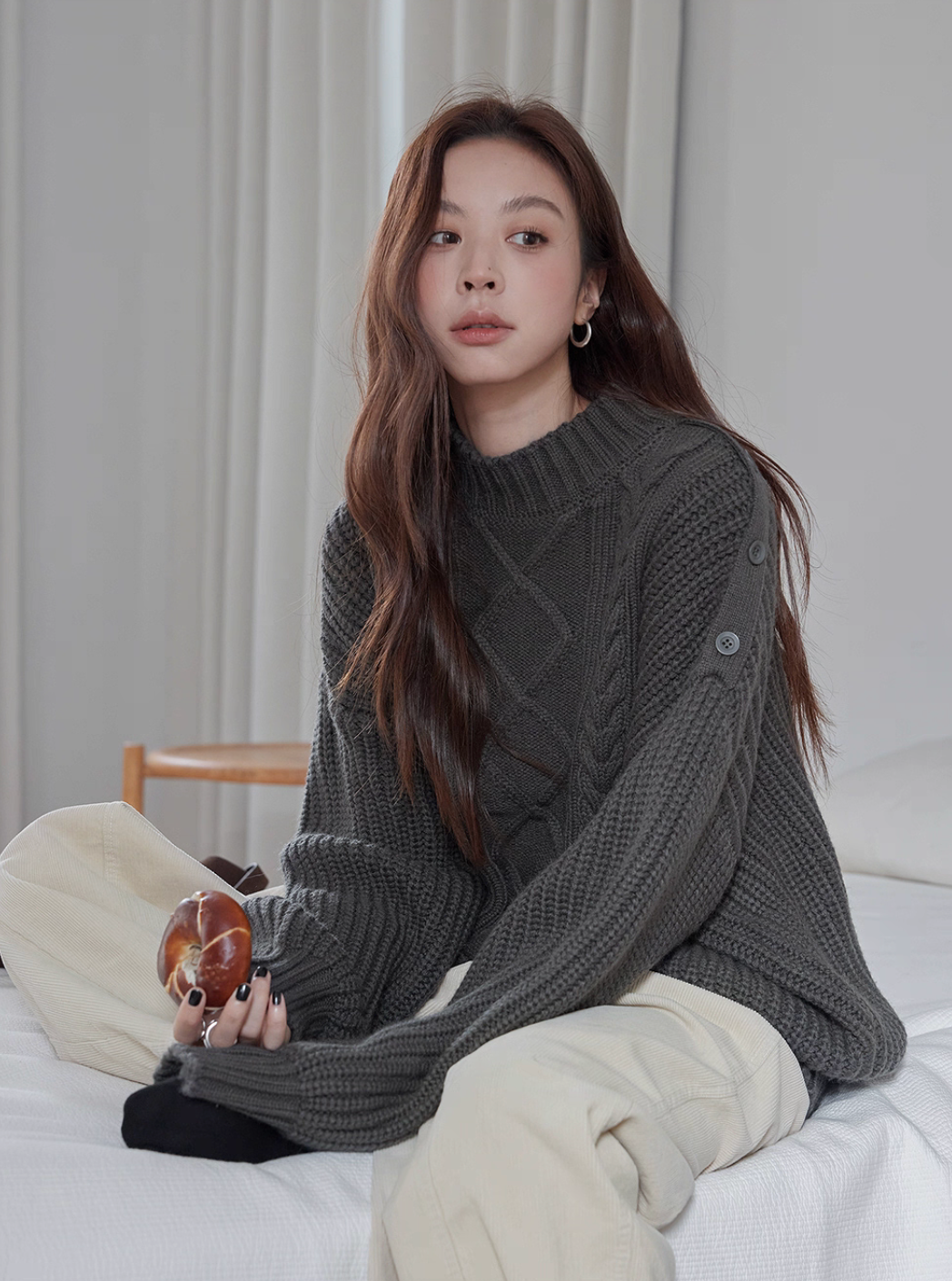 Shoulder buttoned diamond patterned cable knitted wool acrylic knitwear