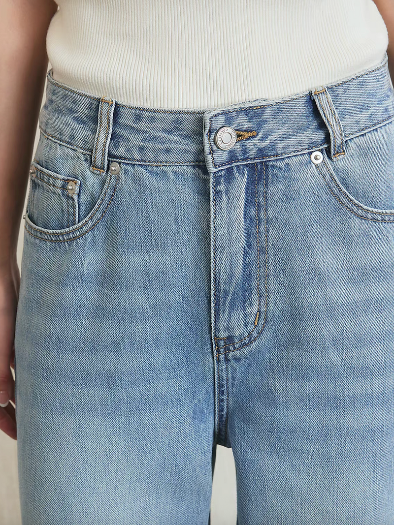 Acid washed light blue taper jeans 6