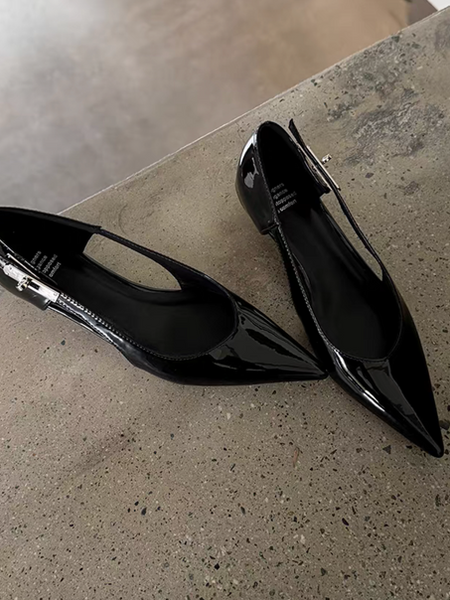 Oil waxed lambskin side silver metal twist buckle pointy shoes