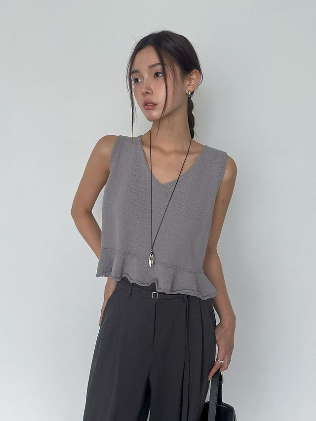 V neck flare knitted cotton poly peplum vest 4