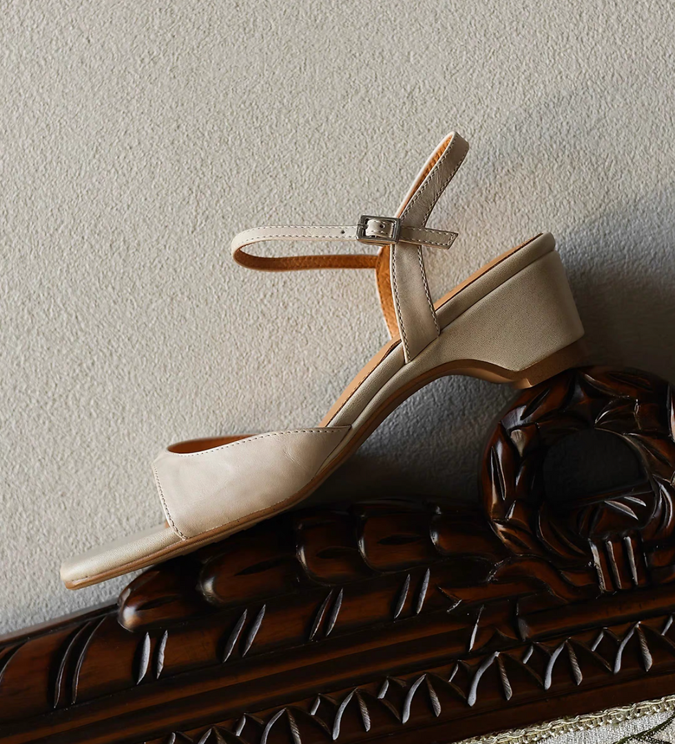 Thumbnail: Calf leather minimalistic outline sling back sandals