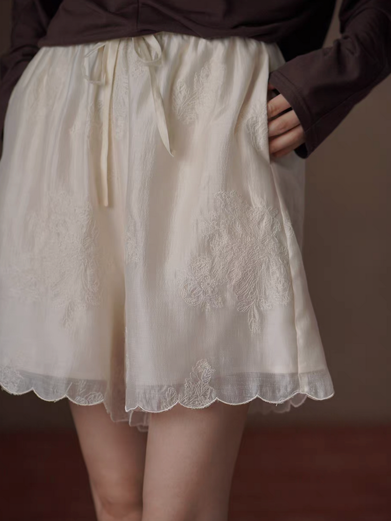 Ivory crochet lined tencel poly elasticated floral shorts 2