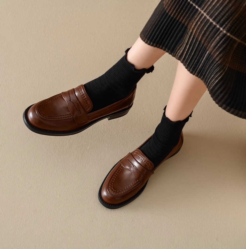 Thumbnail: Stitched trim penny saver calf leather loafers