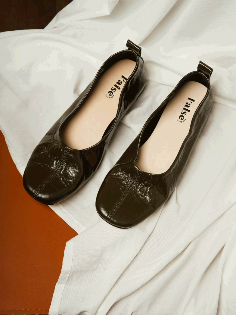 Made in Paris Italian oil waxed ruffled sheep skin round toe flats 3