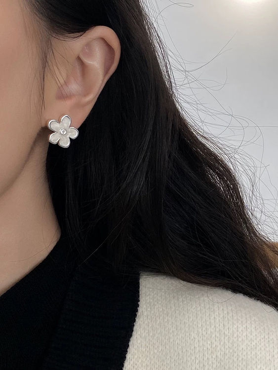 Ivory tinted 915 silver floral earrings 