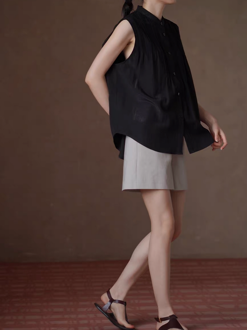 Black pleated poly rayonn crewneck side slit vest 3