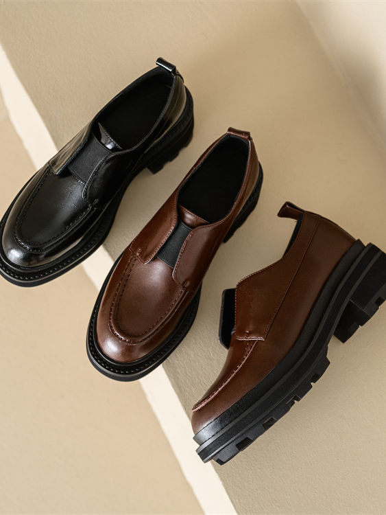 Elastic flaps contour calf leather loafers  10