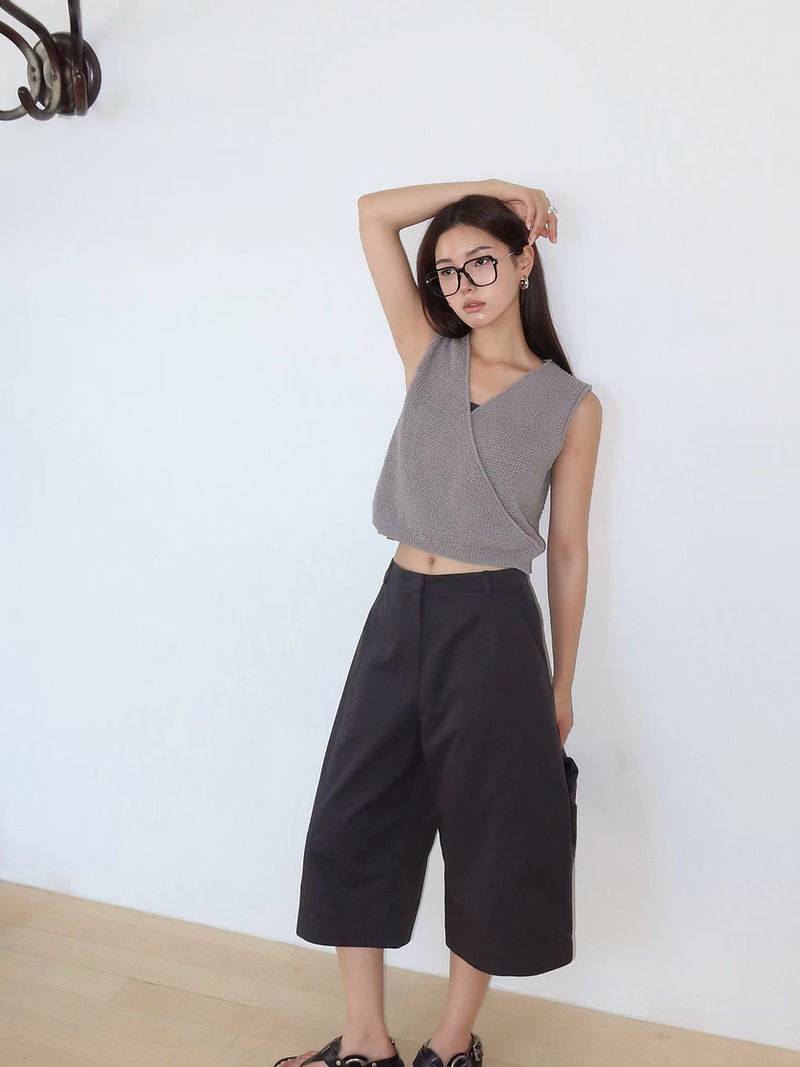 V neck overlapping cotton poly knitted sheer vest 4