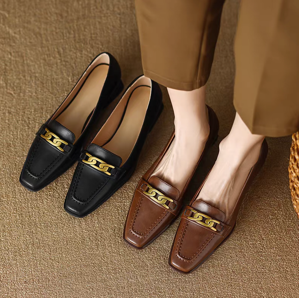 Thumbnail: Calf leather metal chained deco low heel loafers